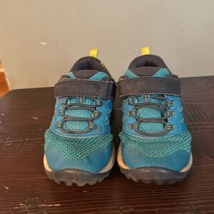 Toddler merrell shoes size 11